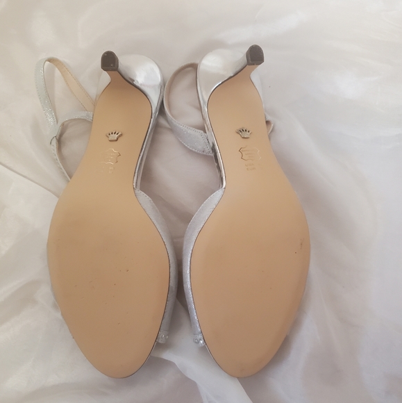 Nina New York Silver Crystal Heels 9 - Picture 5 of 9